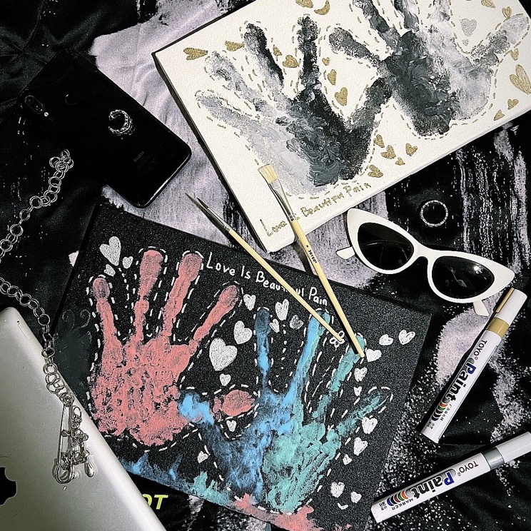 

Best Feedback DIY Handprint Painting KIT Cap 2 Tangan Kanvas Lukis Uk 2x3 Kanvas Hitam Kanvas Putih Termasuk Easel Tripod Kuas Spidol GoldWhite