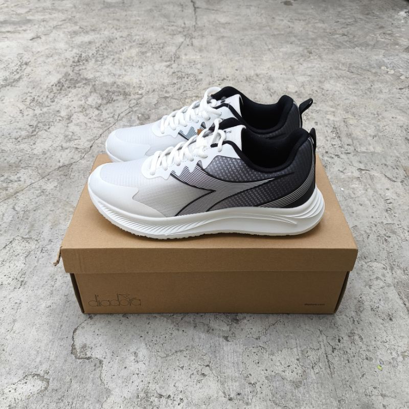 Sepatu Olahraga Pria DIADORA KOURTNEY WHITE RUNNING ORIGINAL