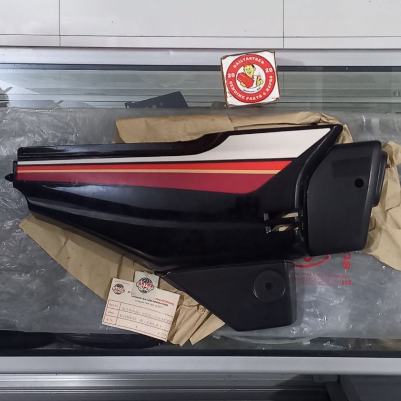 COVER TUTUP DOP BOX AKI ACCU KANAN HONDA GLPRO GLMAX GL PRO MAX NEOTECH ORIGINAL ORI 83540-KG2-911FM
