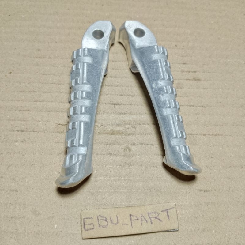 Footstep Step Injakan Kaki Belakang Kanan Kiri Yamaha Vixion old, new Original 3C1