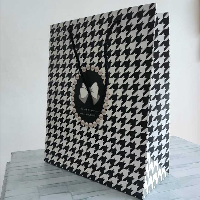

Paper bag sedang motif ukuran [25x12x35] vertikal motif