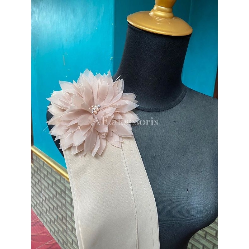 Aplikasi bunga bahu/aksesoris baju