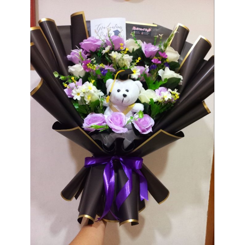 bucket wisuda boneka dan bunga artificial size XL