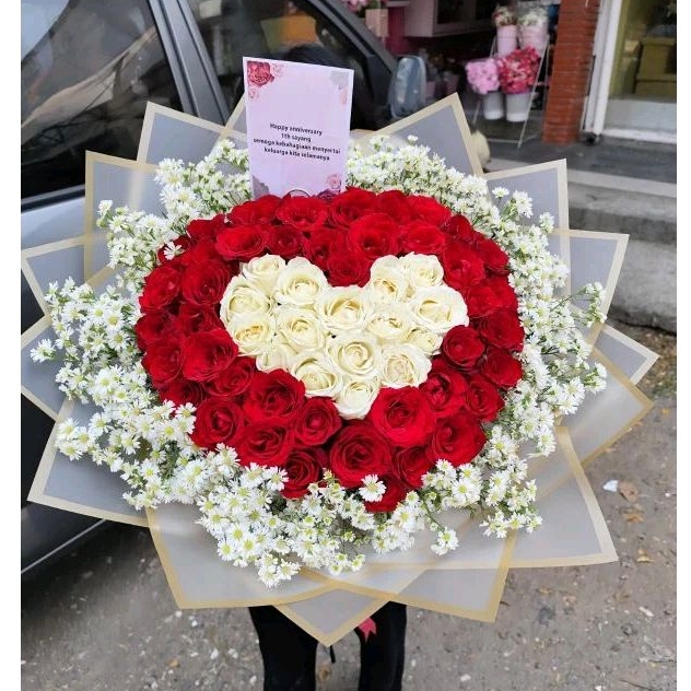 Bucket Love - bunga mawar/Bunga asli Surabaya