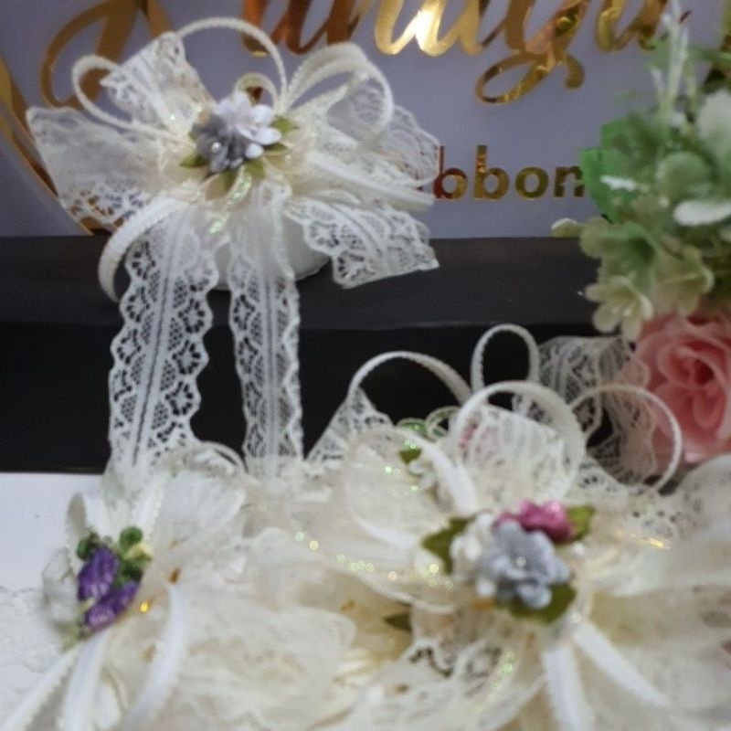 

pita renda warna cream hiasan bunga satin