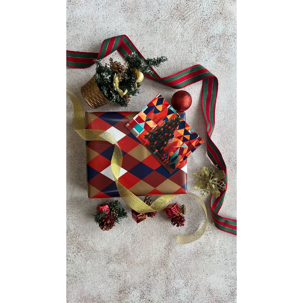 

SWIMSAIC FREE Christmas Gift Wrap + Card