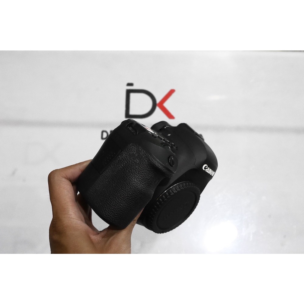 SECOND KAMERA CANON EOS 6D MARK II BODY ONLY KODE 550