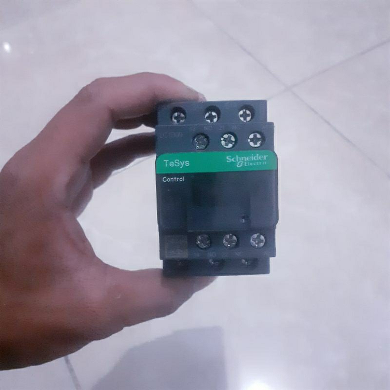 kontaktor lcid09 m7 220v bekas