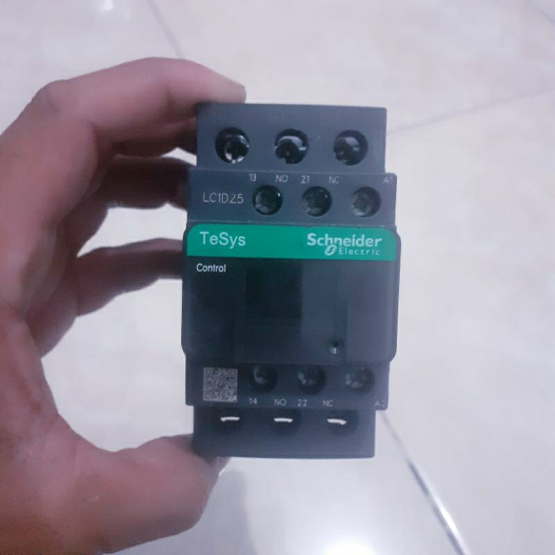 kontaktor lcid25 m7 220V  bekas