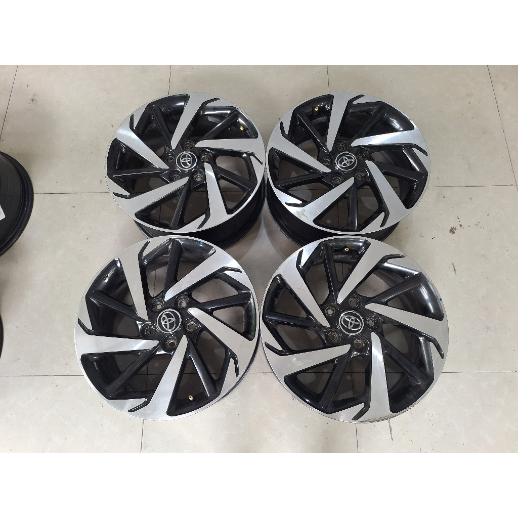 Velg Mobil Bekas Ring 17 Lubang 5 STD NEW RUSH R17X6,5 Hole Baut 5X114,3 ET50