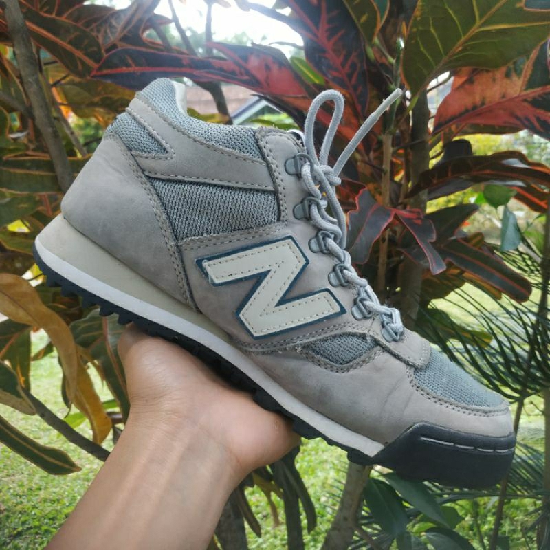 Sepatu NB 710 Second