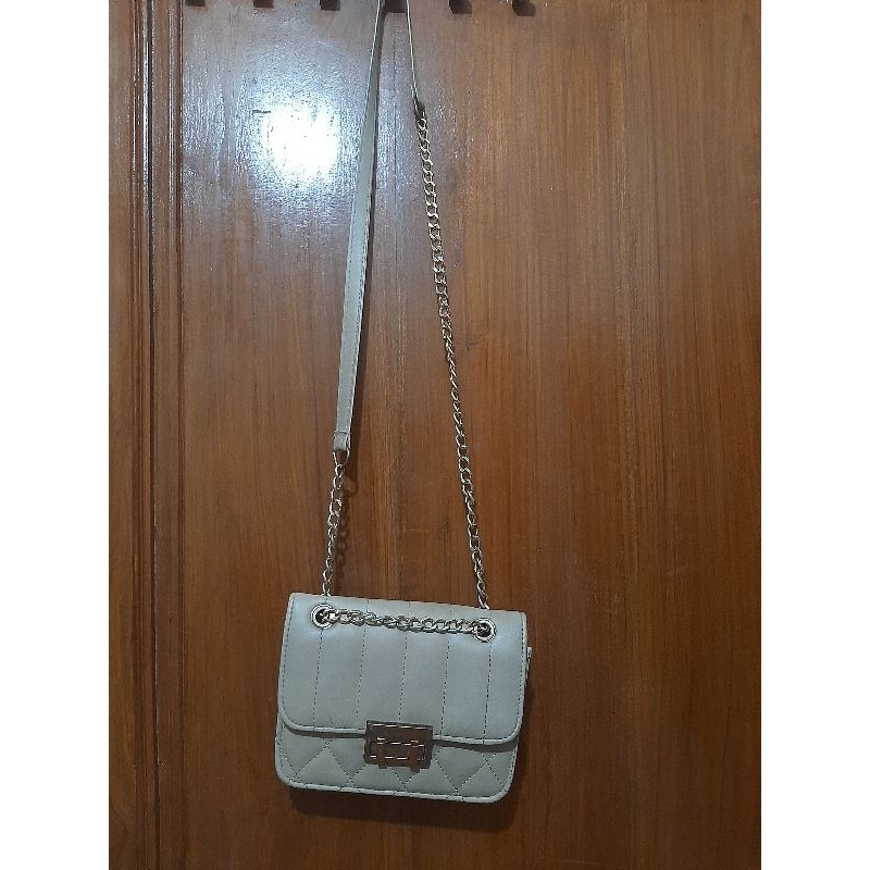 [PRELOVED] Tas slempang merek "Zeava"