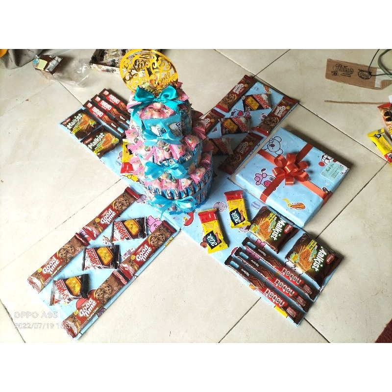 

Box surprise Menara // Box surprise isi tart snack menara