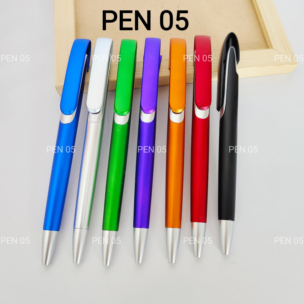 

Pen 05 / Pulpen Plastik Souvenir / Pen Promosi / Pen Plastik / Pulpen Promosi / Ballpoint Plastik Lucu / Pen Hadiah Acara Perusahaan/ Pen Hadiah Gift Custom / Pen Custom / Bisa Cetak Logo Tulisan