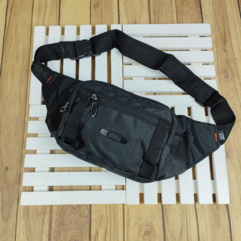 TAS PINGGANG OAKLEY TAS SELEMPANG OAKLEY WAISTBAG OAKLEY TAS OAKLEY SLINGBAG OAKLEY LOGO BESI