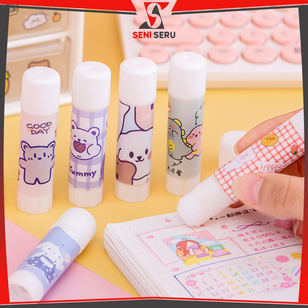 

Lem Stik Batang Putar Karakter Lucu Perlengkapan Sekolah Kantor / Lem Glue Stick Perekat Kertas Padat Motif Lucu Seni Seru A88