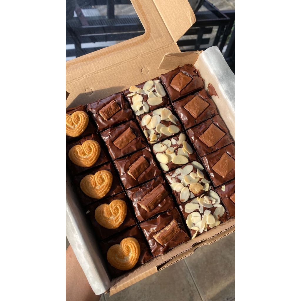 

Classic Brownies 20x20 - crunchykitchen.id