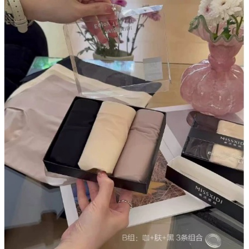 CELANA DALAM SEAMLESS TANPA JAHITAN/CELANA DALAM WANITA