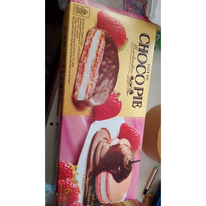 

LOTTE CHOCOPIE STRAWBERY MARSHMALLOW ISI 6 PACK