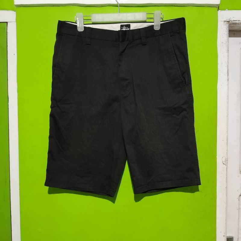 celana pendek stussy
