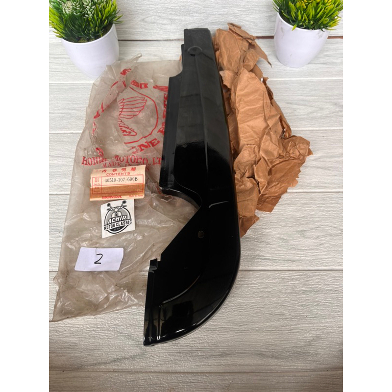 tutup rantai Ketengkas honda cb 100 cb 125 cb100 cb125 original nos bagian atas