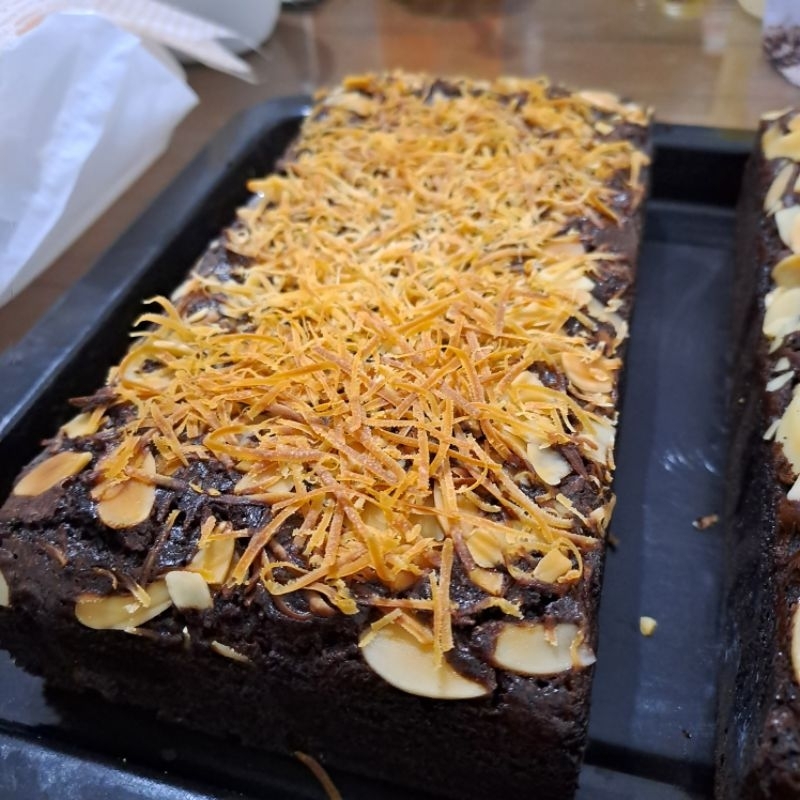 

Brownies Panggang Almond Keju