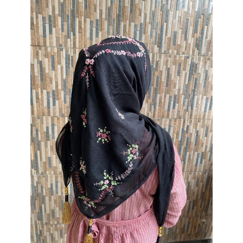 Hijab Sulam Bunga Mahkota
