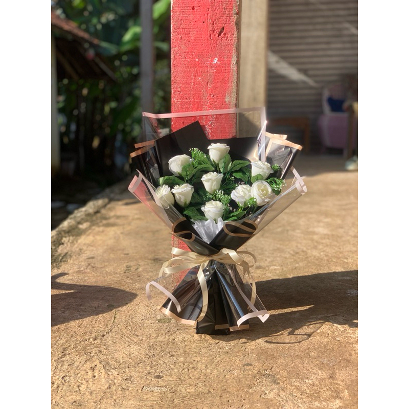 buket bunga mawar putih