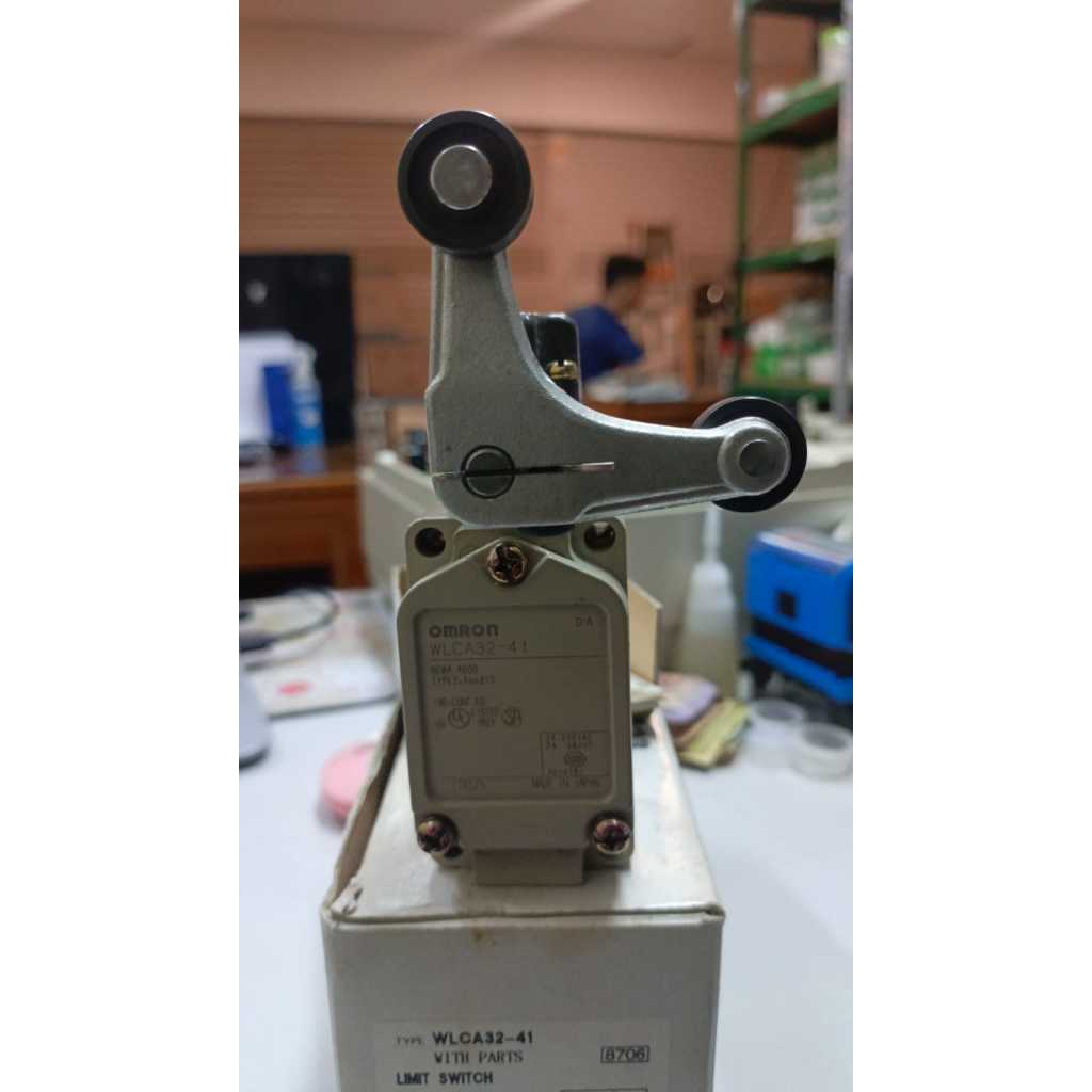 OMRON WLCA32-41 LIMIT SWITCH WLCA32 41