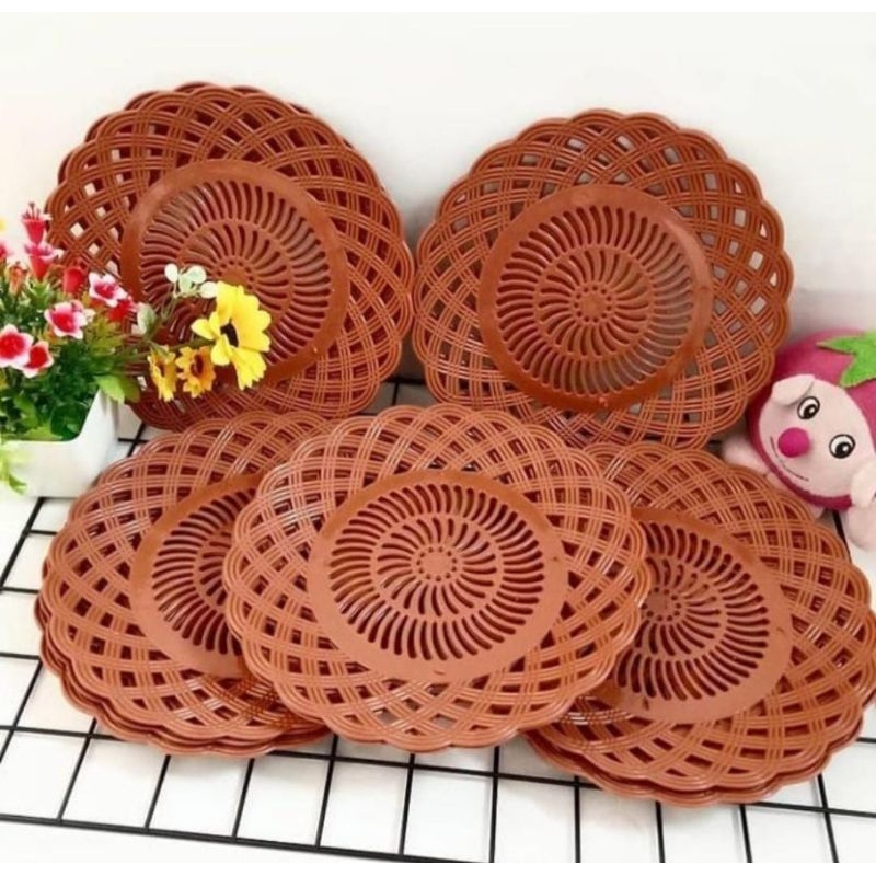 Piring rotan plastik (1lusin)