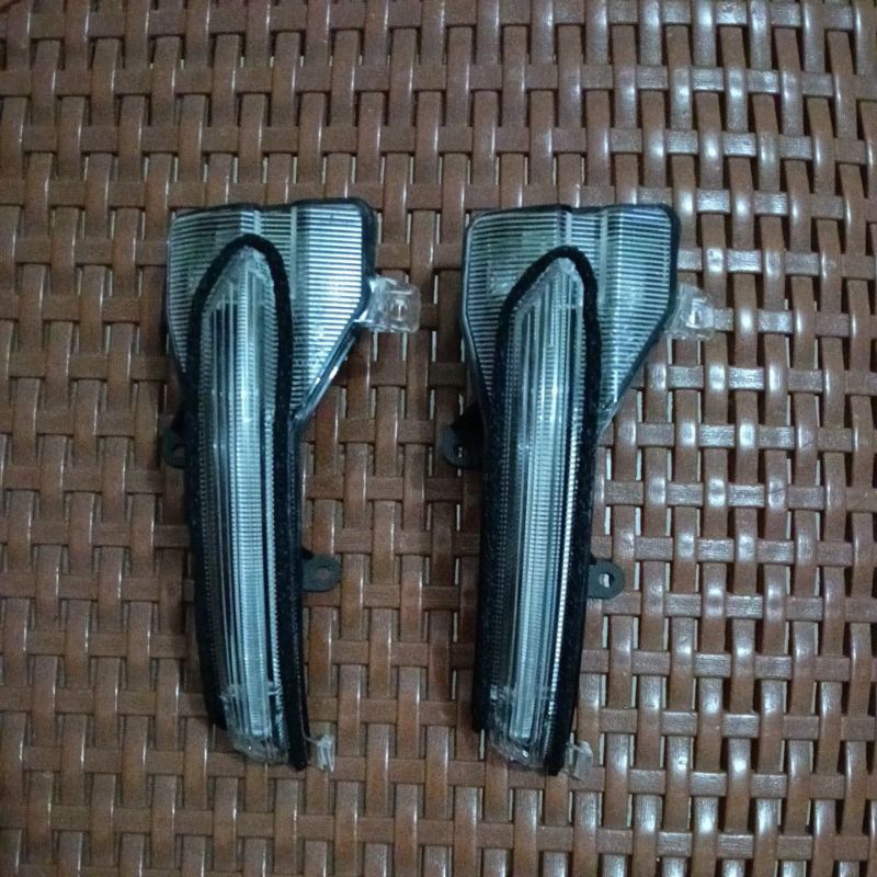 Lampu sen spion side mirror LED mobil Avanza Xenia 2019-2023