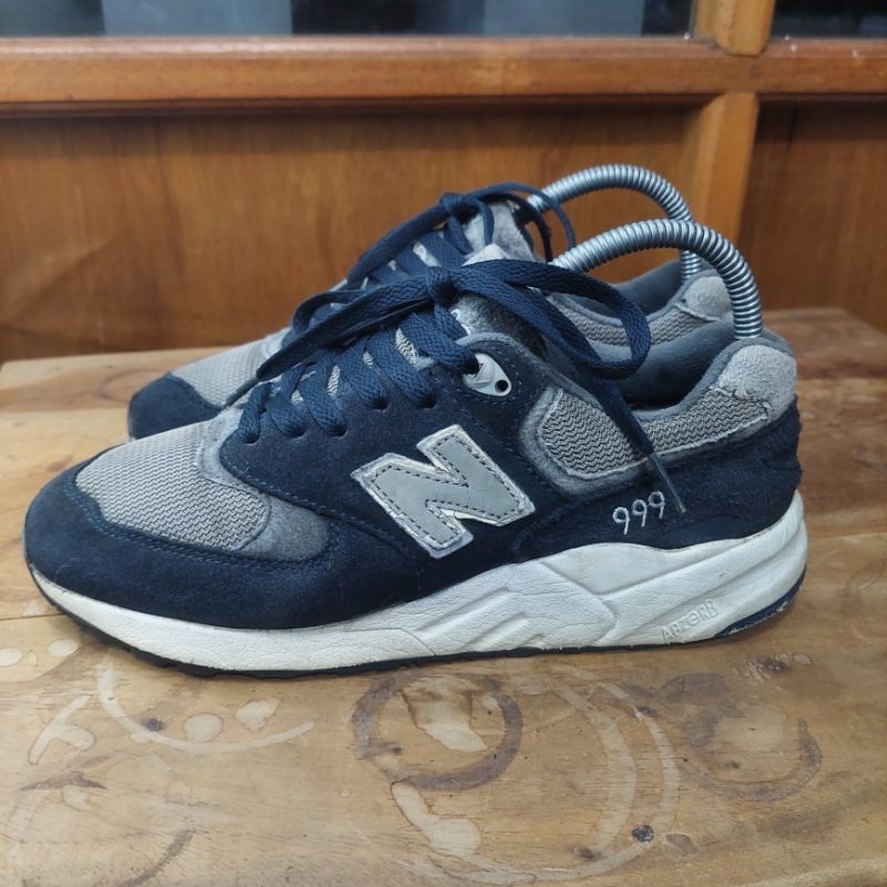 sepatu sneakers second merk New balance 999 size 41(26cm)