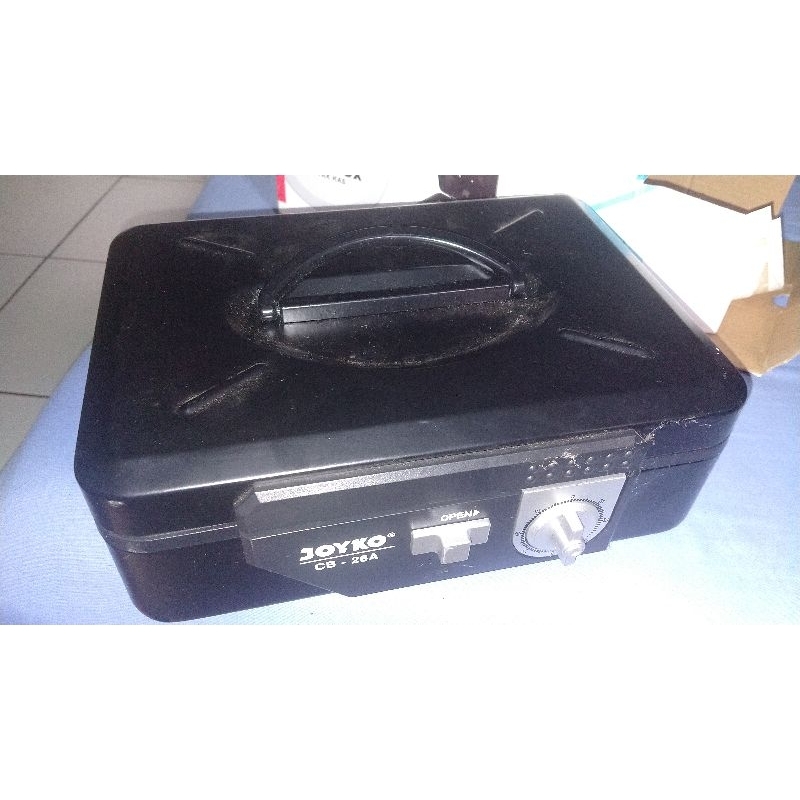 Kotak uang / Cash box joyko