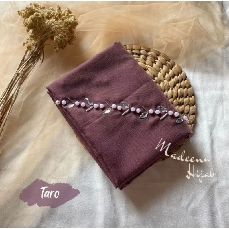 HIJAB PARIS PREMIUM PAYET SWAROVSKI DAUN / Jilbab Voal Segi Empat Payet Bando Beads / Hijab Squar...