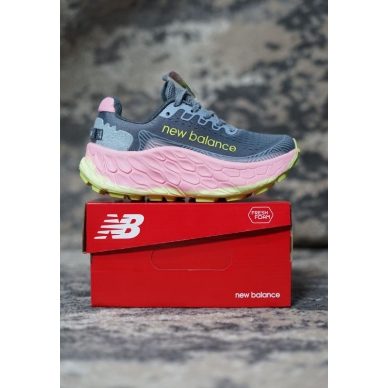 NB Fresh Foam Grey pink // sepatu keren // sepatu premium