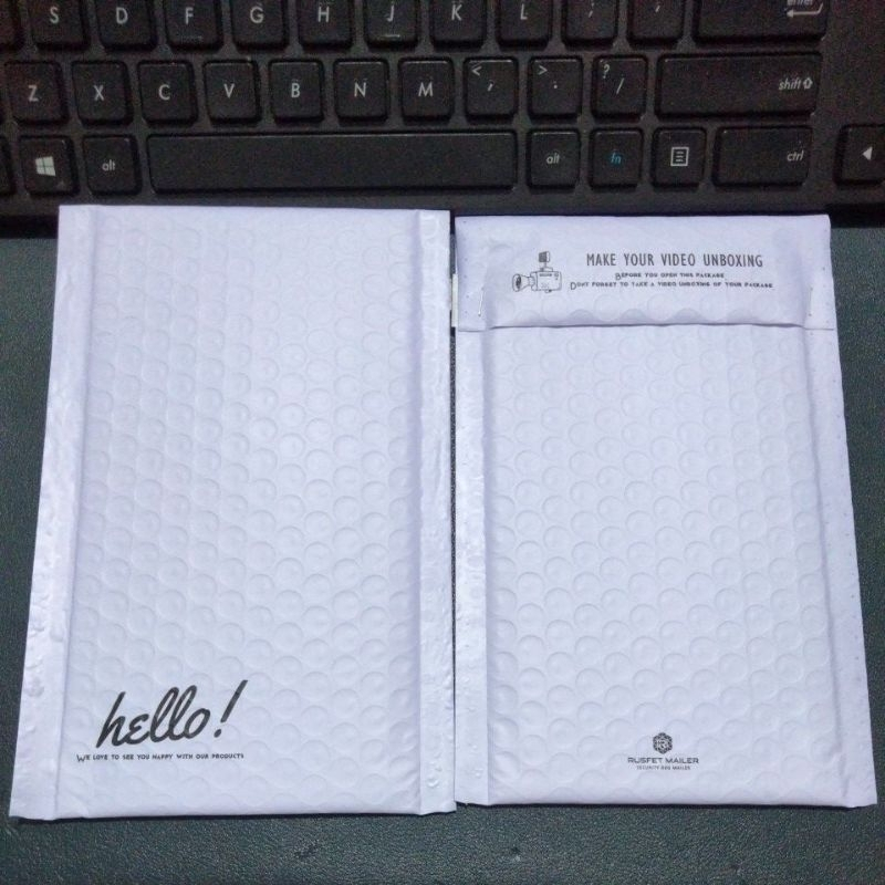 

BUBBLE PACKING + LEM uk 12x18 (motif random sesuai ketersediaan stok)
