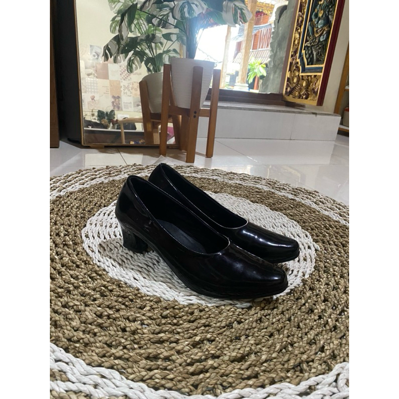 PRELOVED SEPATU PANTOFEL WANITA HITAM/PDH KERJA