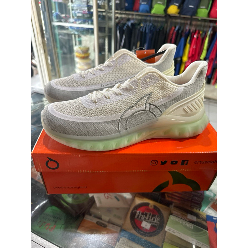 SEPATU RUNNING ORTUS ORIGINAL REVERE OFF WHITE