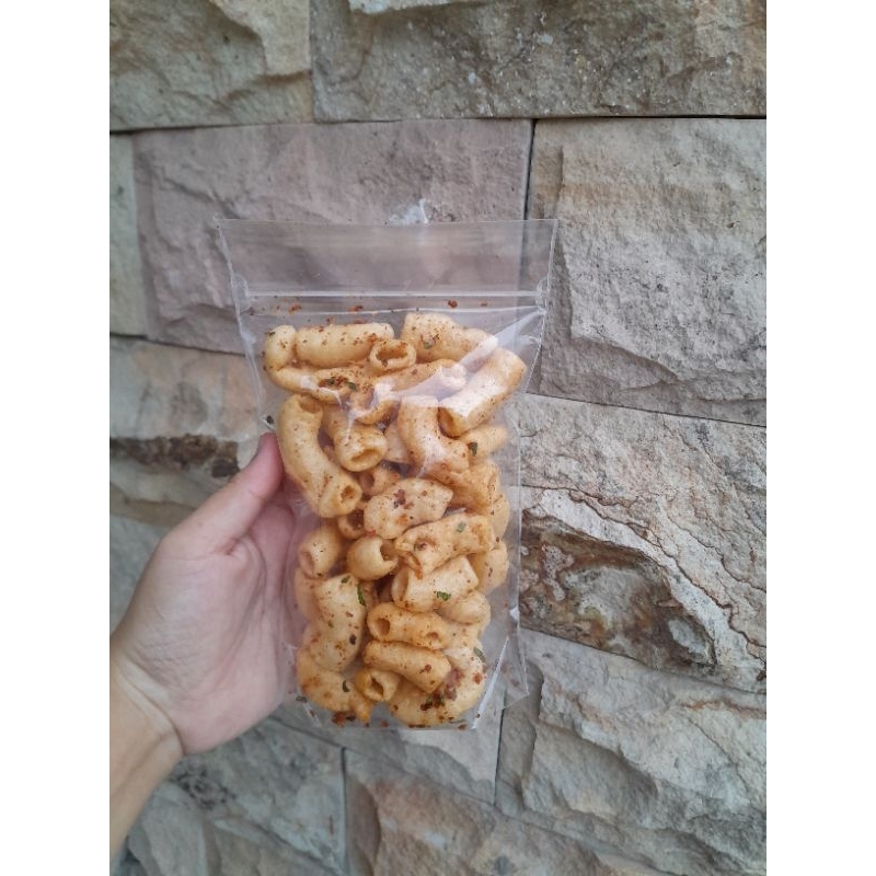 

kerupuk makaroni bumbu pedas daun jeruk