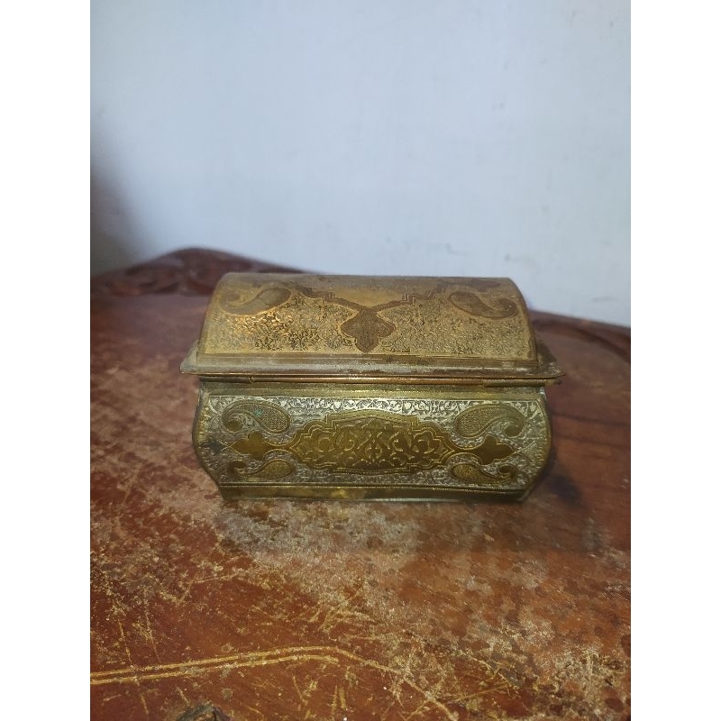 kotak perhiasan kuningan antik lawasan
