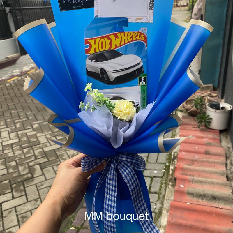 buket hotwheels isi 1 -buket mainan anak laki laki-buket mobilan-buket wisuda -buket ulang tahun ana