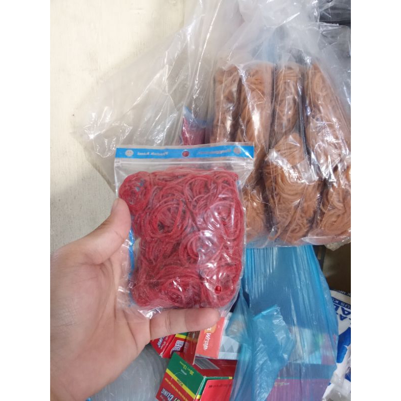 

karet gelang warna merah isi banyak 100gram