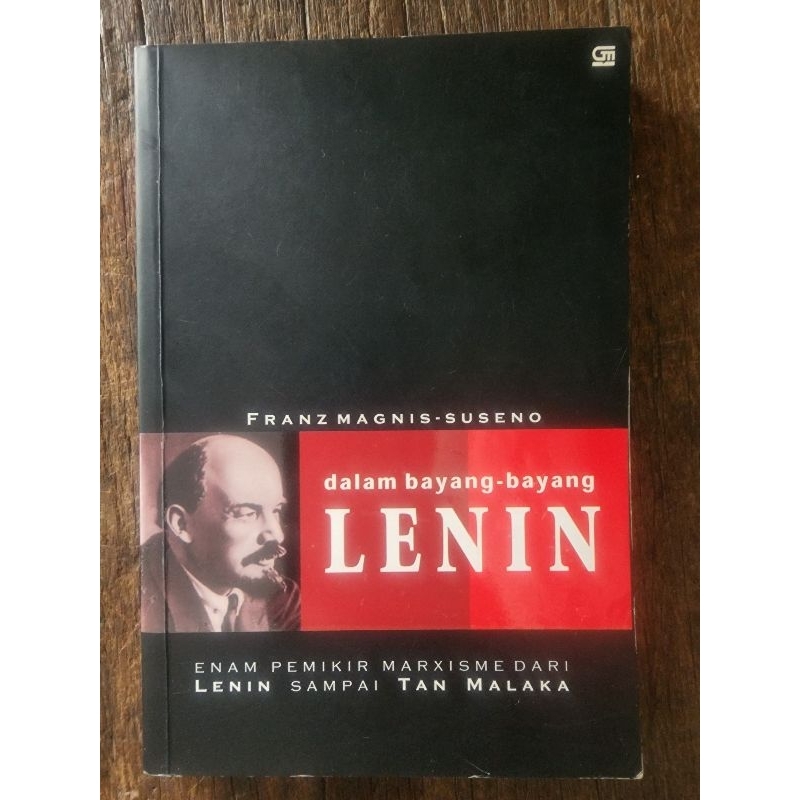 Buku original Lenin : Dalam bayang bayang Lenin