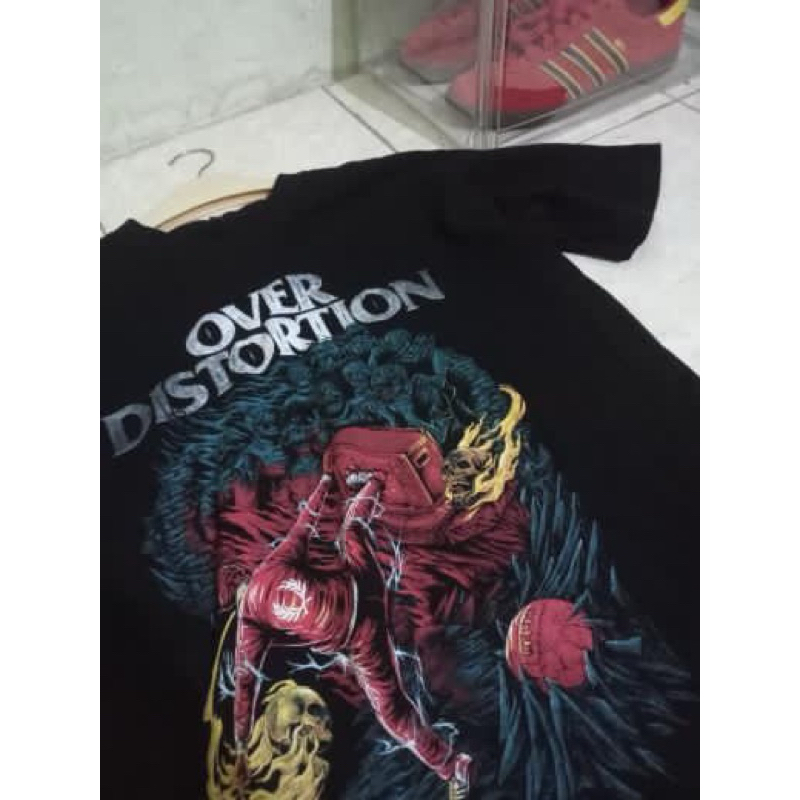 Kaos Over Distortion Hitam