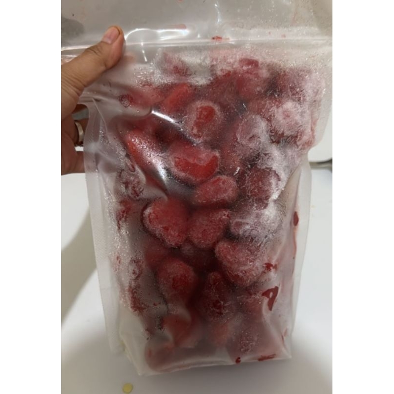 

Stroberi Frozen(Stroberi Segar yang kita Frozen sendiri) 1kg