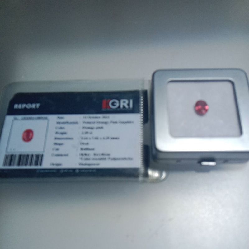 NATURAL ORANGY-PINK SAPPHIRE