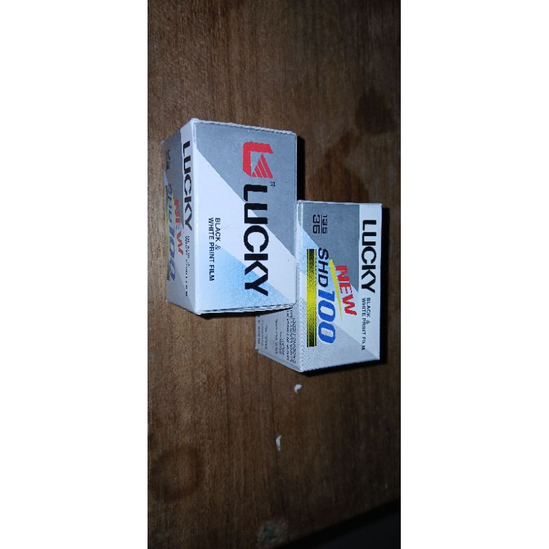 Roll film LUCKY BW 35mm 100 expired 2012