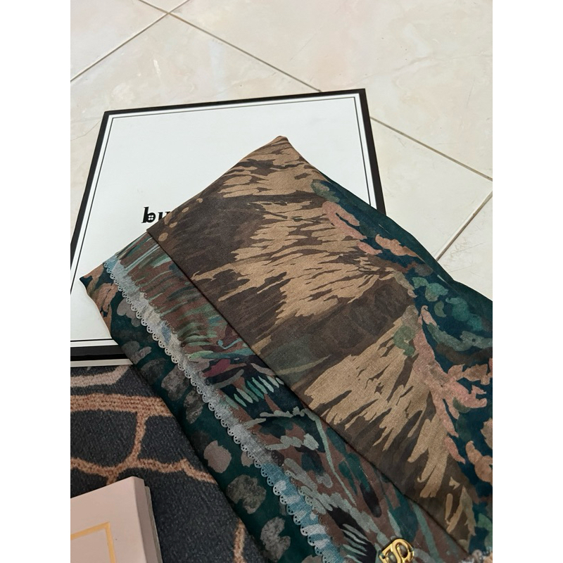 Buttonscarves farsha jungle