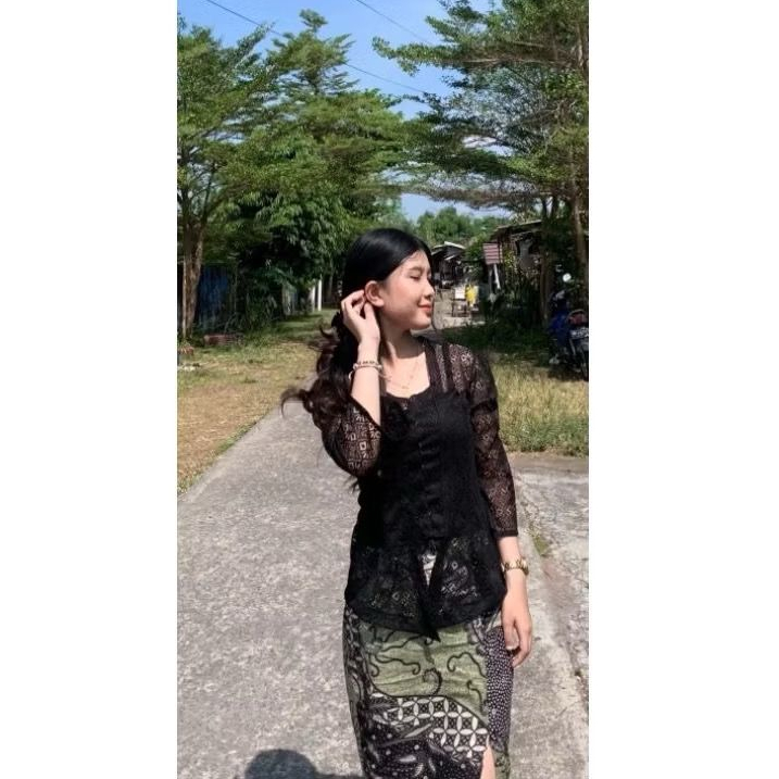 Kebaya Modern Brukat Bali Tangan Lonceng Malika Baju Kebaya Brokat Messy Lengan Siku 7/8 Baju Adat K