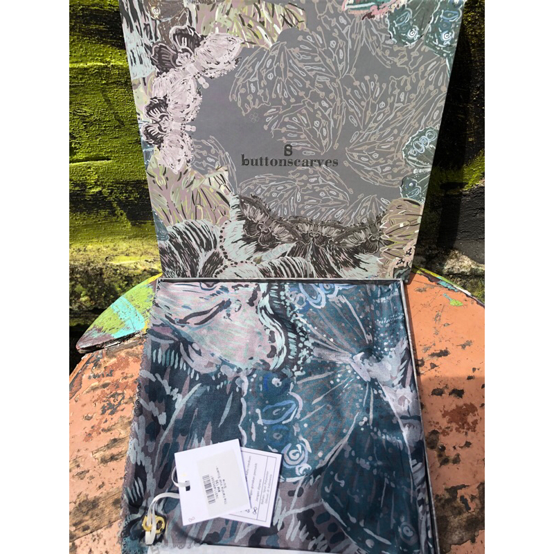 buttonscarves farsha new with box